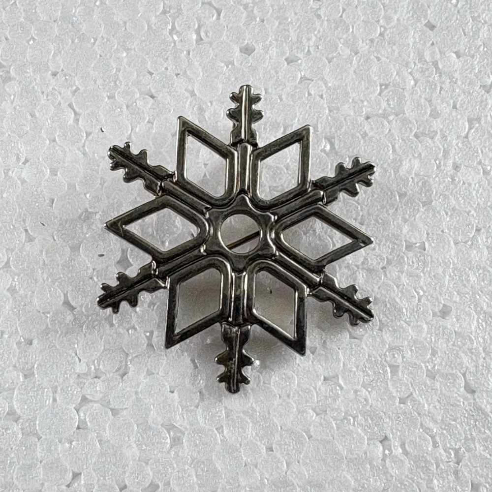 VTG 80s Best Snowflake Brooch Pendant Pin Silver Tone Openwork Christmas 2" 90s